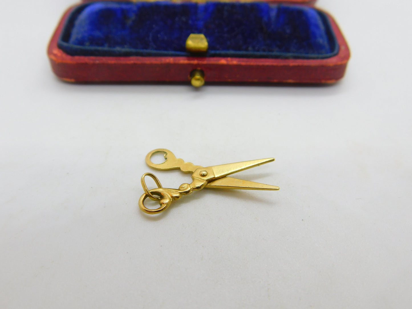 Pair of 9ct Yellow Gold Articulated Scissors Charm or Pendant Vintage c1970