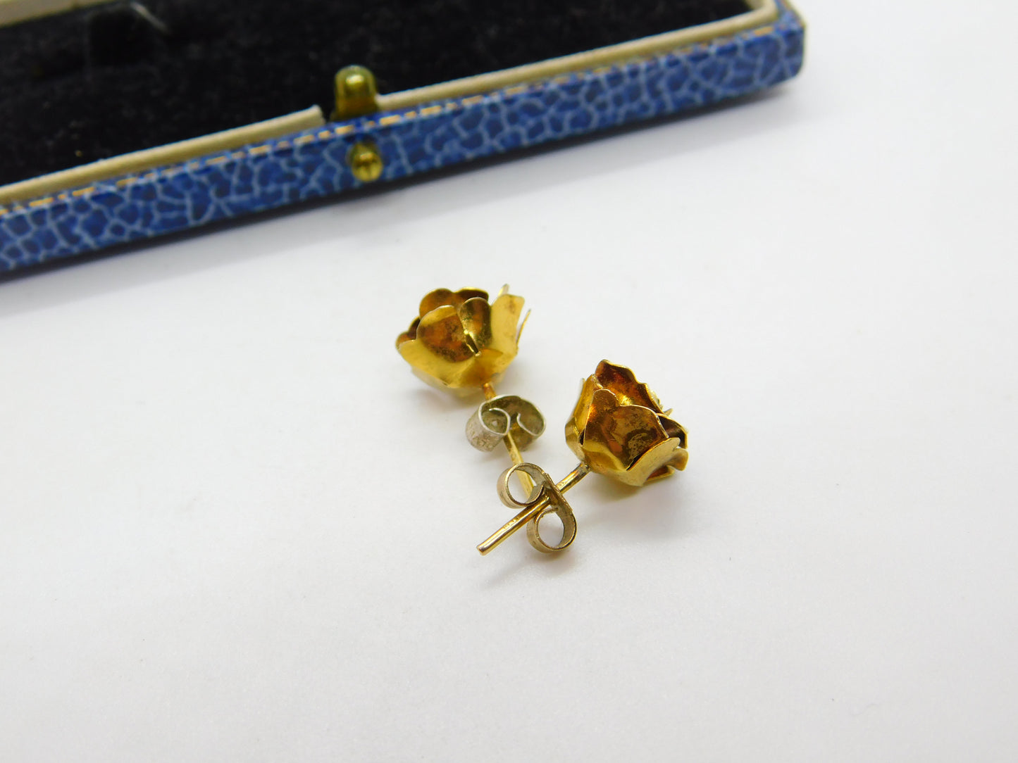 Pair of 9ct Yellow Gold Rose or Spring Flower Stud Earrings Vintage c1970