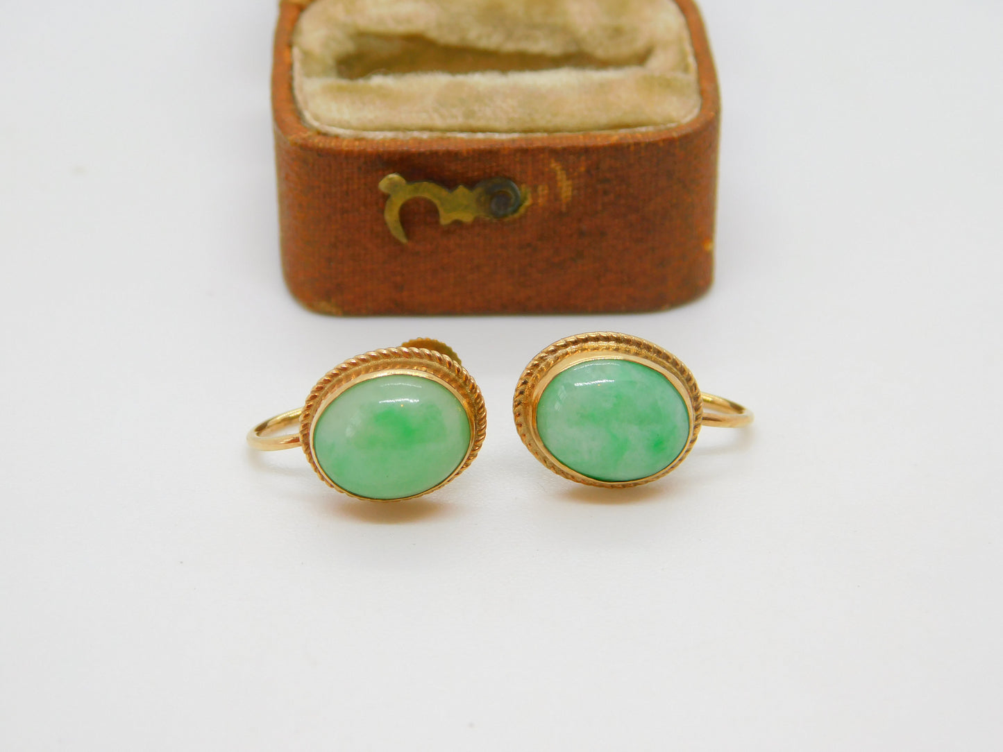 9ct Yellow Gold Cabochon Green Jade Screw Back Earrings Antique c1920 Deco