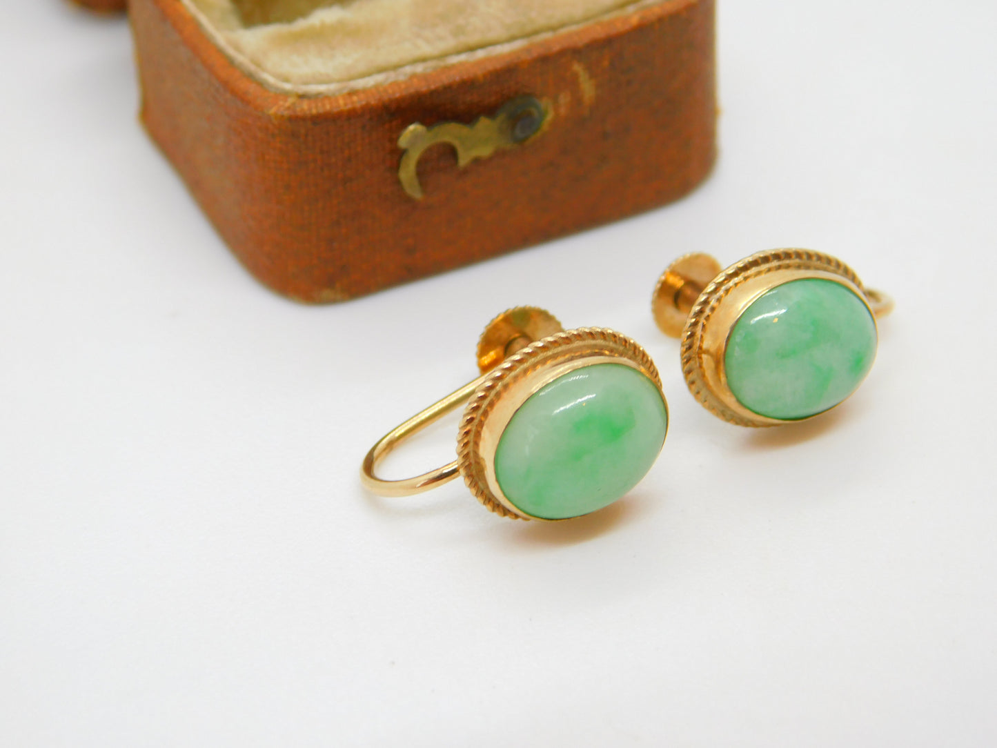 9ct Yellow Gold Cabochon Green Jade Screw Back Earrings Antique c1920 Deco