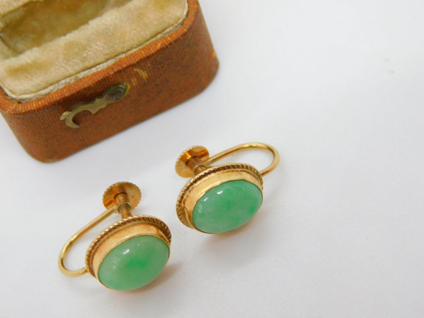 9ct Yellow Gold Cabochon Green Jade Screw Back Earrings Antique c1920 Deco