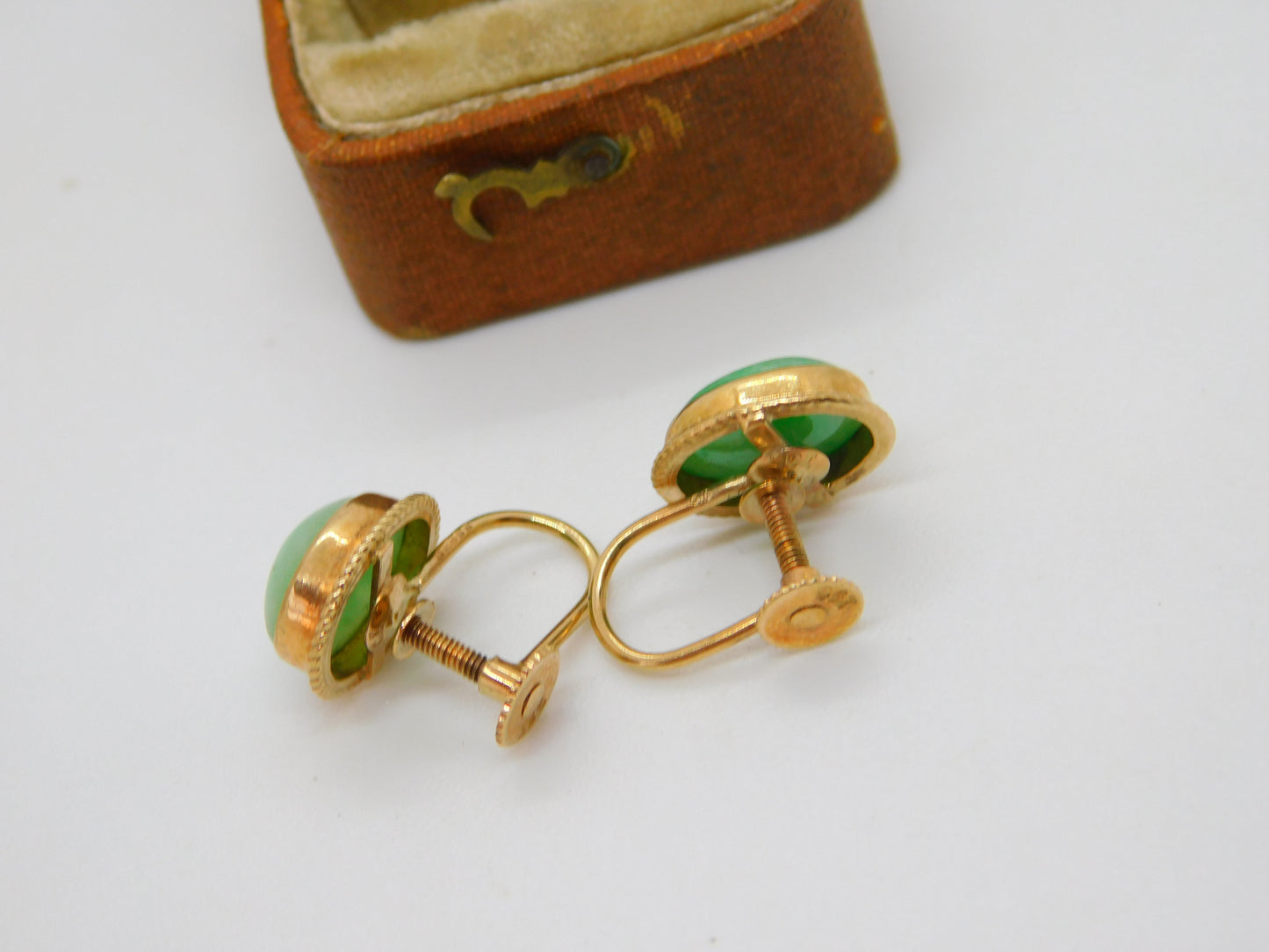 9ct Yellow Gold Cabochon Green Jade Screw Back Earrings Antique c1920 Deco