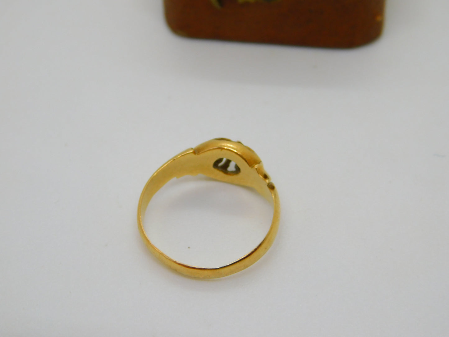 Victorian 18ct Yellow Gold & 0.1ct Diamond Set Band Ring Antique c1890