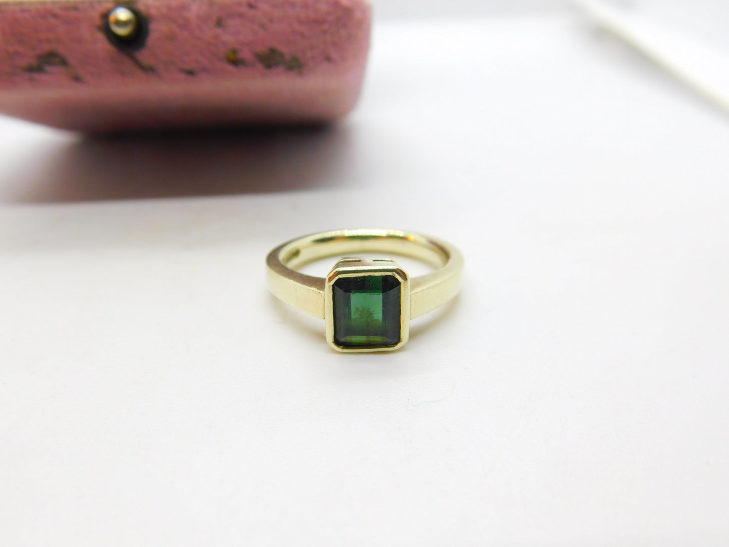 9ct Yellow Gold & Faceted Green Tourmaline Band Ring c1990 Birmingham Vintage