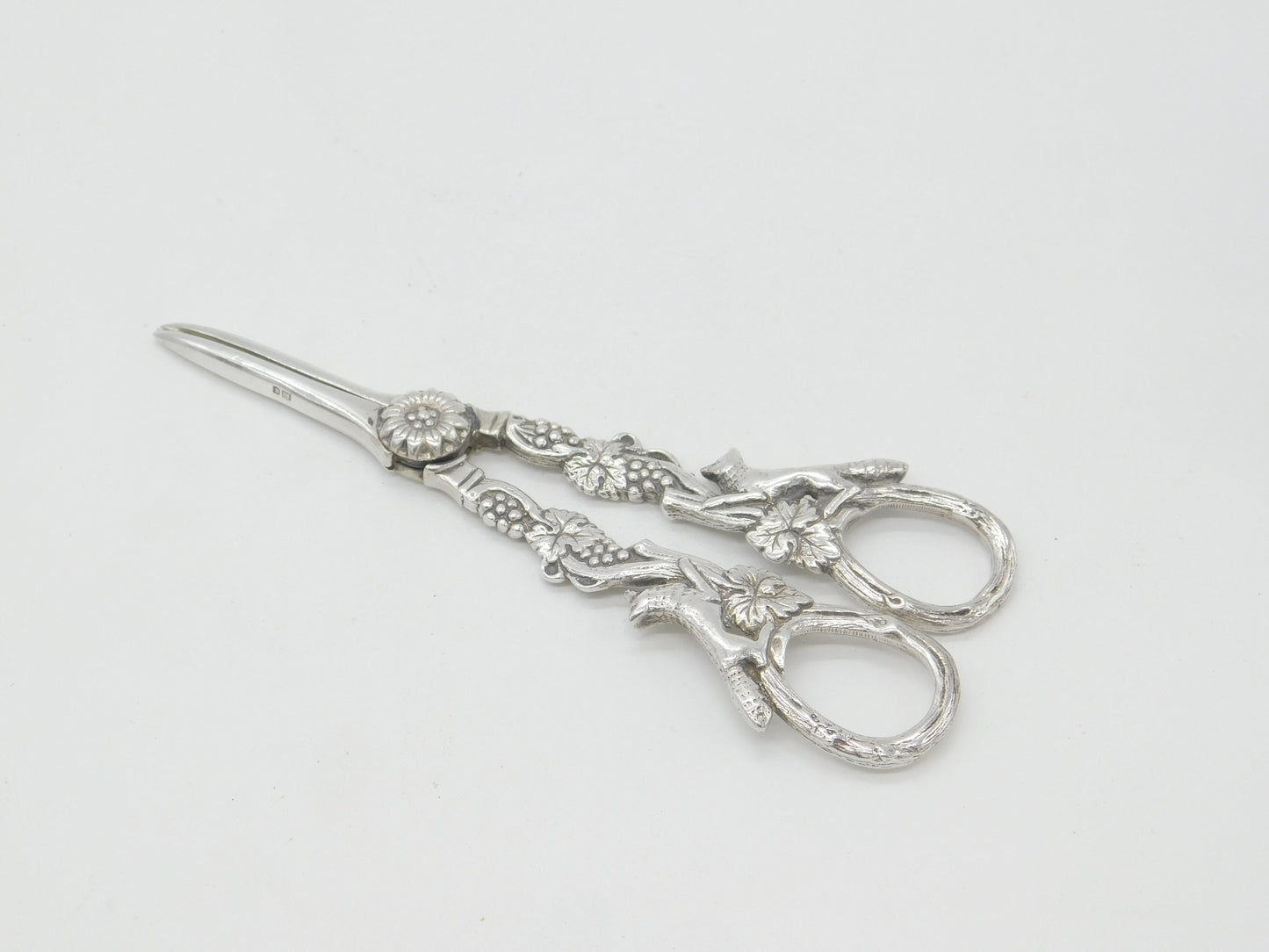 Sterling Silver Vine & Running Fox Grape Scissors 1967 London Antique