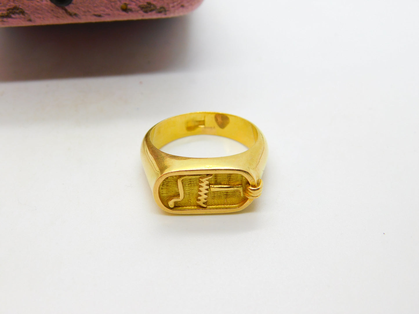 Egyptian 21ct Yellow Gold Hieroglyphic Pattern Signet Ring Antique c1920