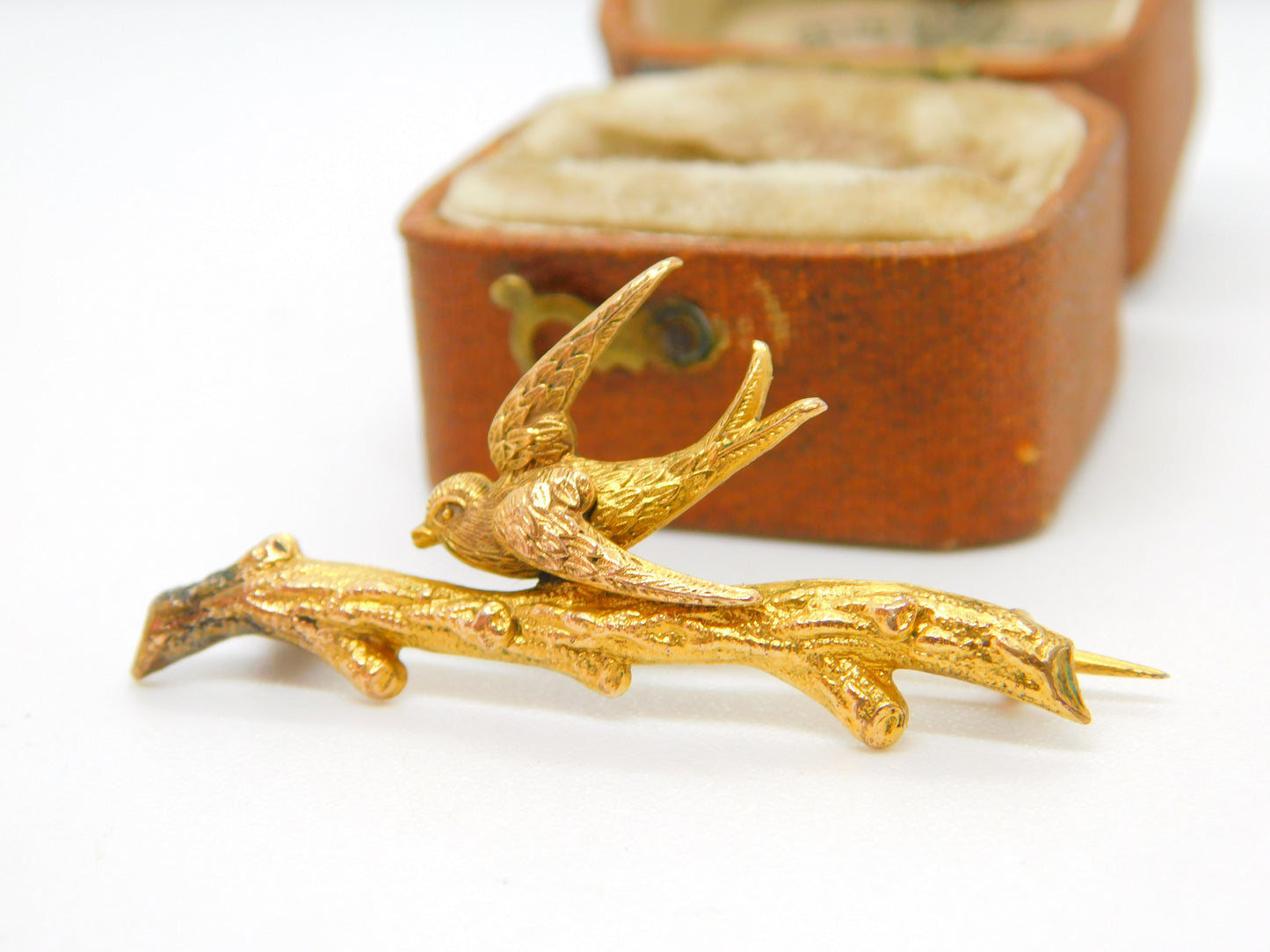 Victorian 15ct Yellow Gold Swallow Bird Sweetheart Brooch Antique c1880