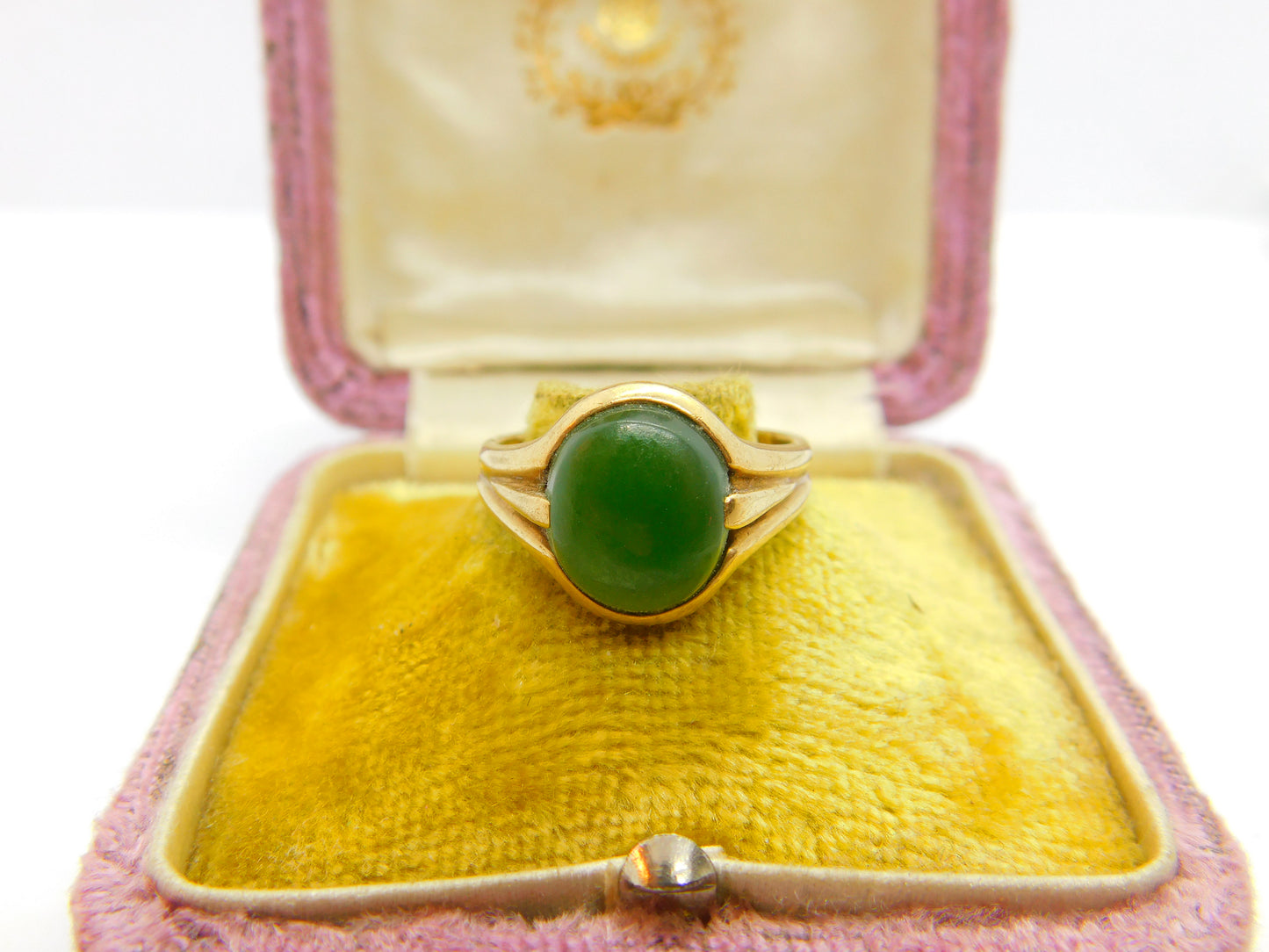 9ct Yellow Gold Cabochon Nephrite Jade Signet Ring Antique c1940 Art Deco