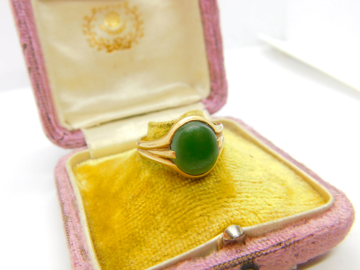 9ct Yellow Gold Cabochon Nephrite Jade Signet Ring Antique c1940 Art Deco