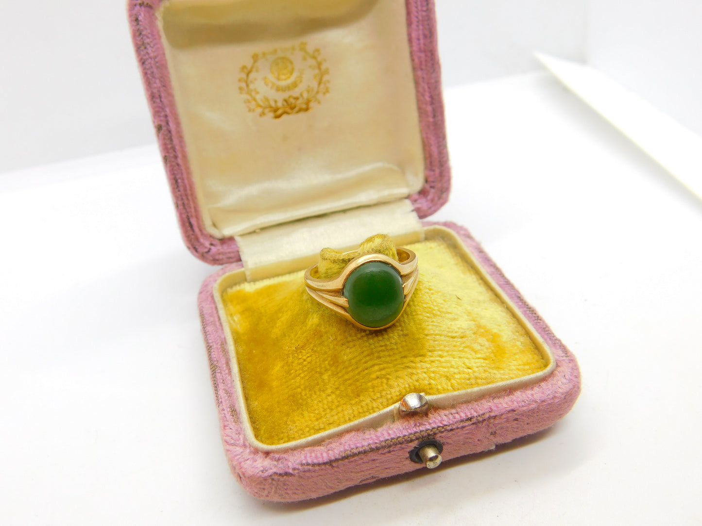 9ct Yellow Gold Cabochon Nephrite Jade Signet Ring Antique c1940 Art Deco