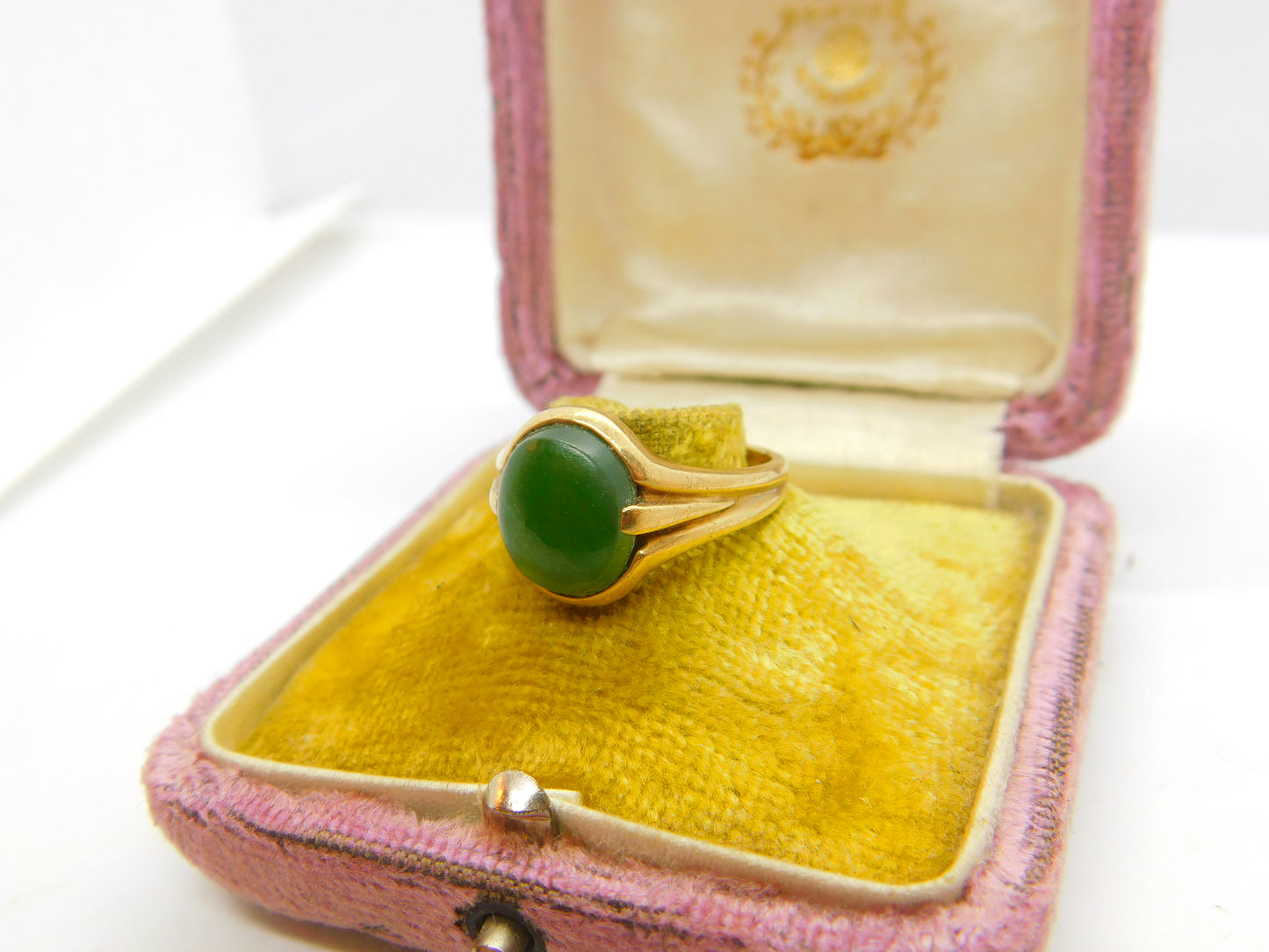 9ct Yellow Gold Cabochon Nephrite Jade Signet Ring Antique c1940 Art Deco