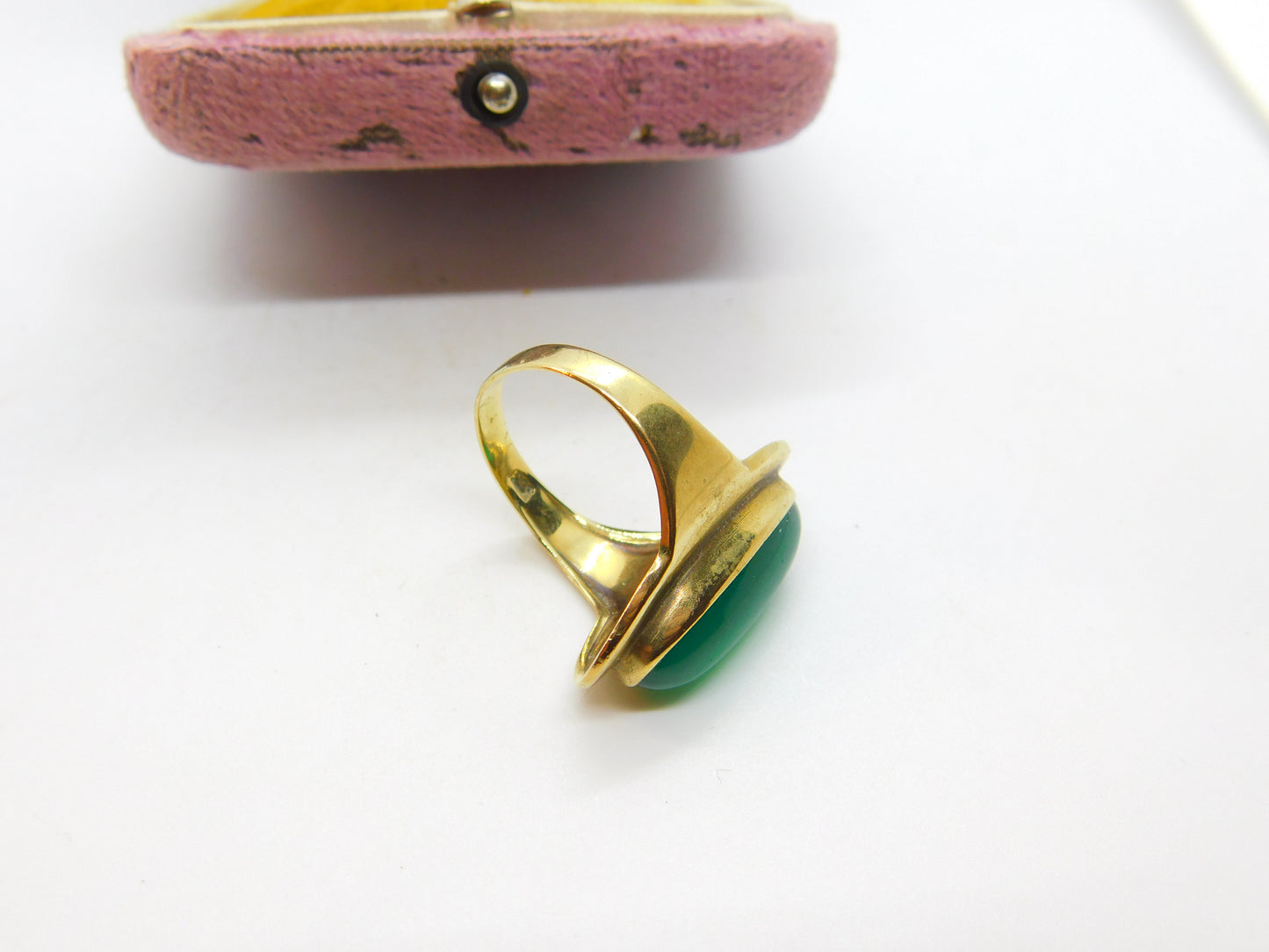 8ct Yellow Gold & Large Cabochon Chrysoprase Modernist Ring c1930 Antique