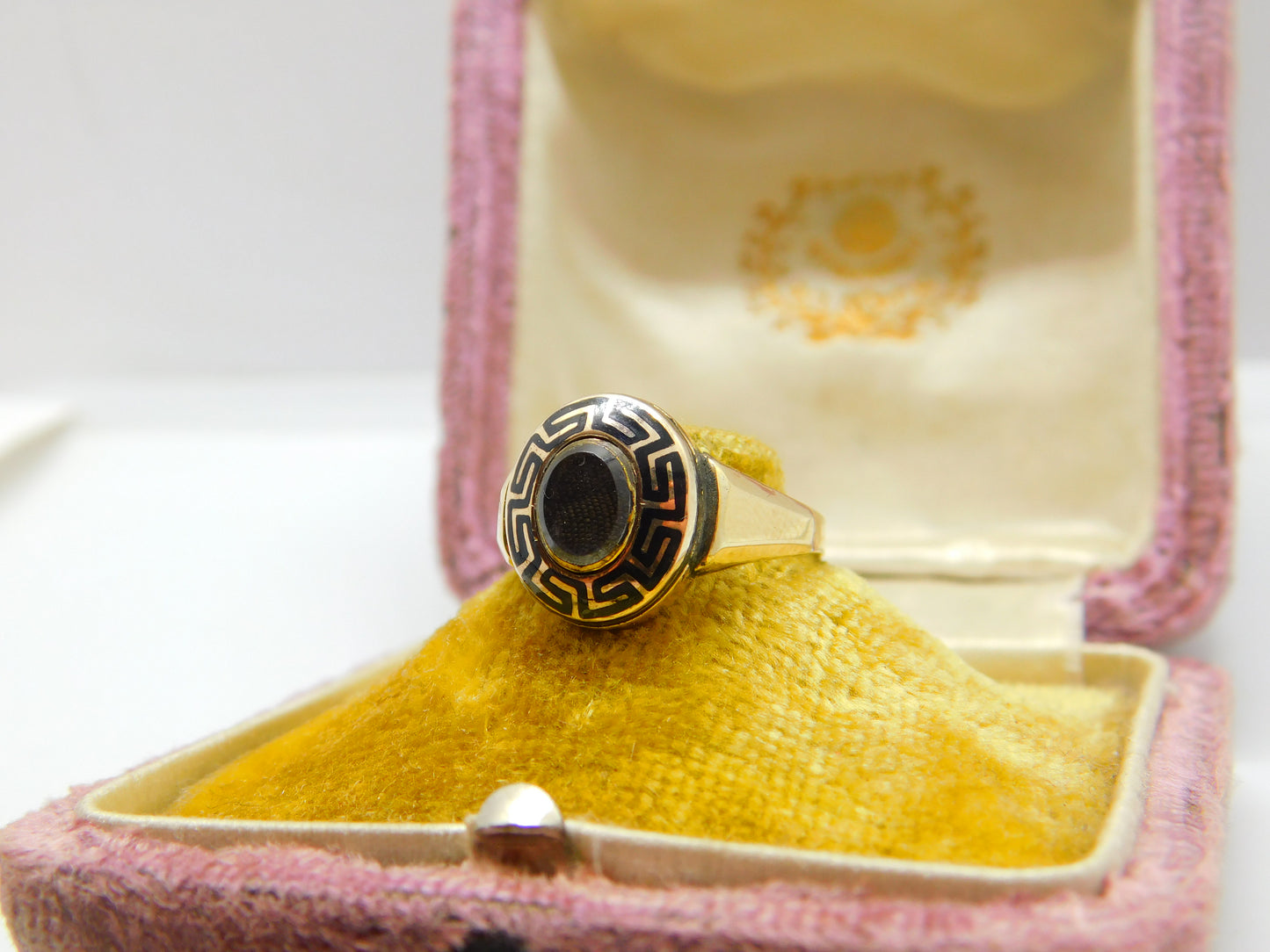 Victorian 9ct Gold, Black Enamel & Hair Mourning Ring Antique 1866 Birmingham