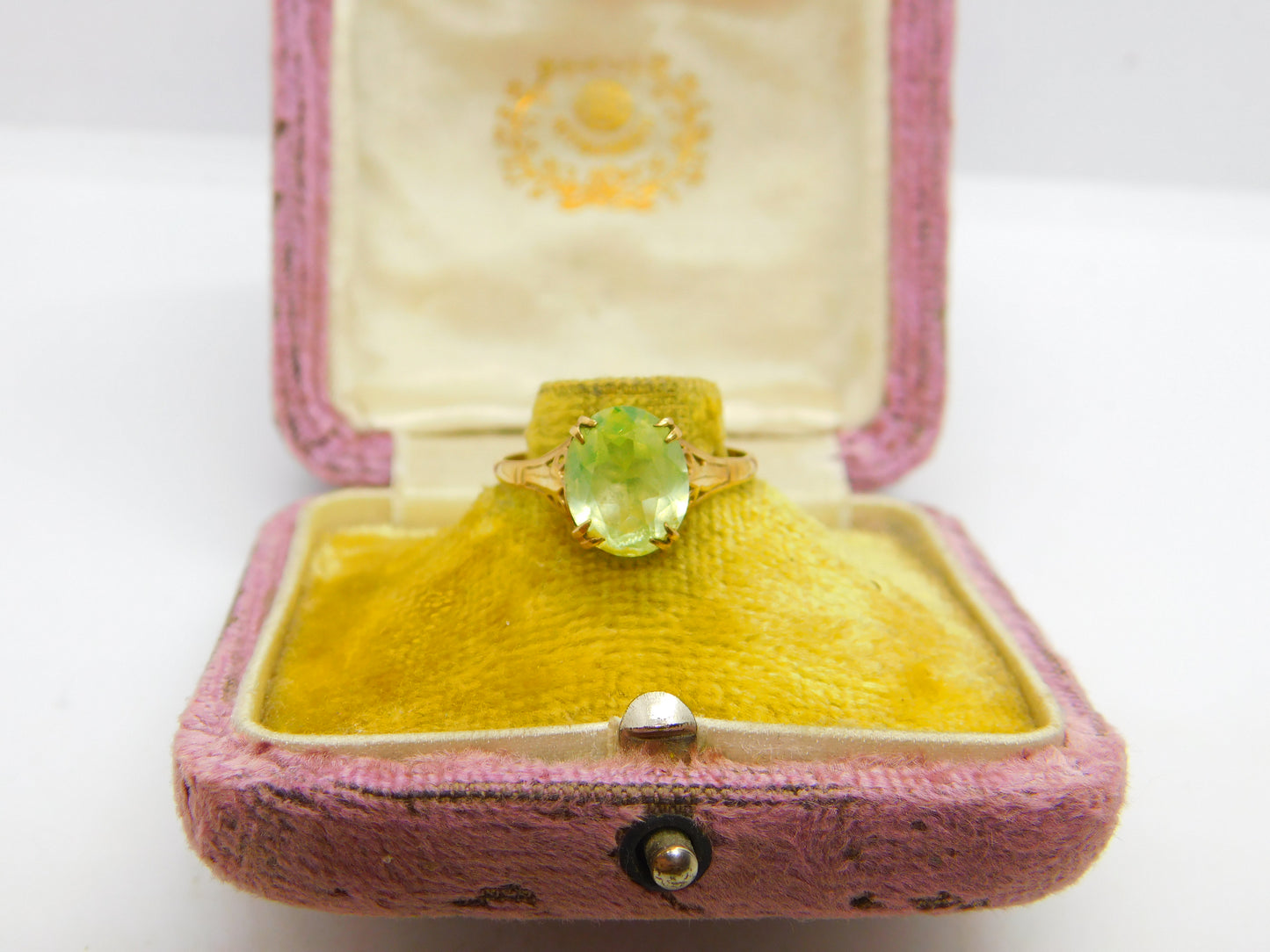 9ct Yellow Gold & Green Peridot Set Signet Ring 1972 Birmingham Vintage