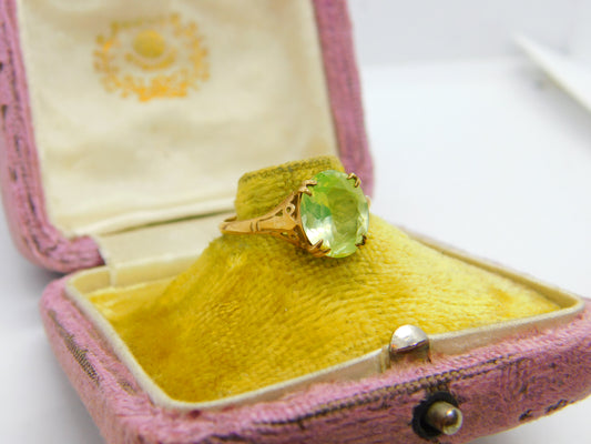 9ct Yellow Gold & Green Peridot Set Signet Ring 1972 Birmingham Vintage