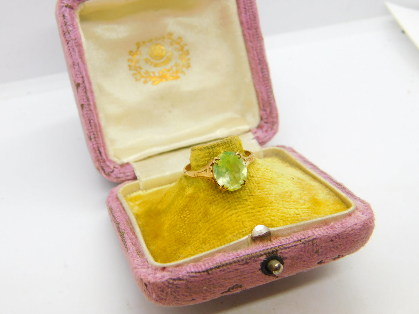 9ct Yellow Gold & Green Peridot Set Signet Ring 1972 Birmingham Vintage