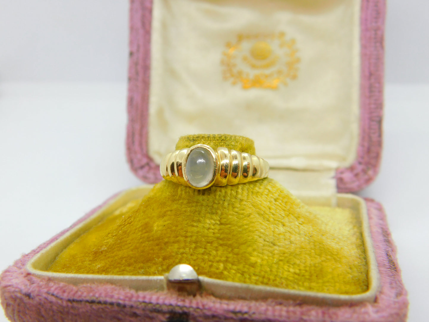 9ct Yellow Gold & Cabochon Moonstone Band Ring 1988 London Vintage