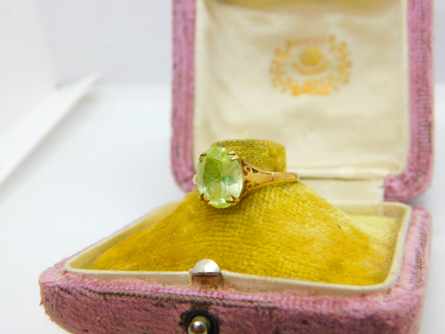 9ct Yellow Gold & Green Peridot Set Signet Ring 1972 Birmingham Vintage