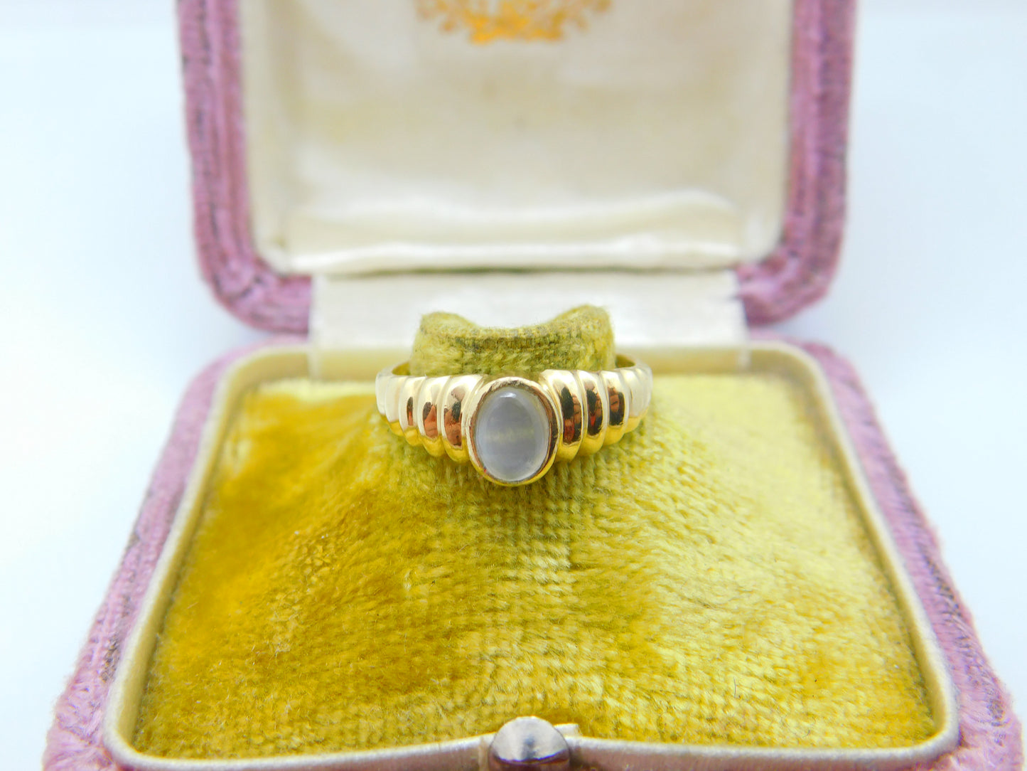 9ct Yellow Gold & Cabochon Moonstone Band Ring 1988 London Vintage