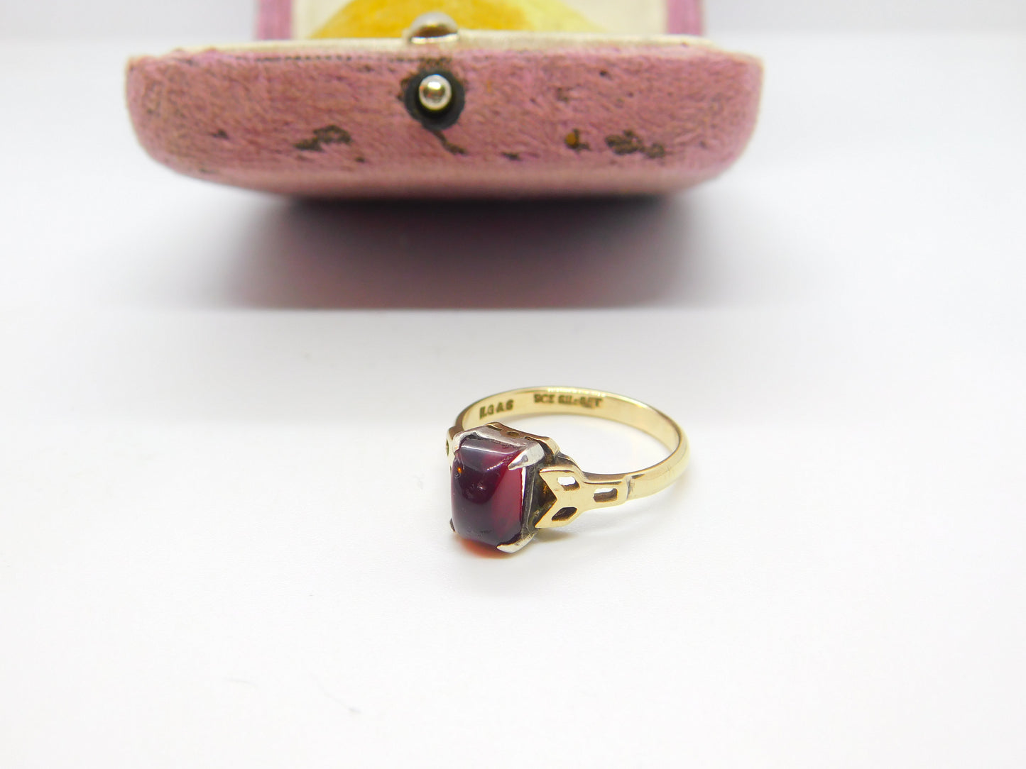 9ct Yellow Gold & Cushion Cut Bohemian Garnet Ring Antique c1920 Art Deco