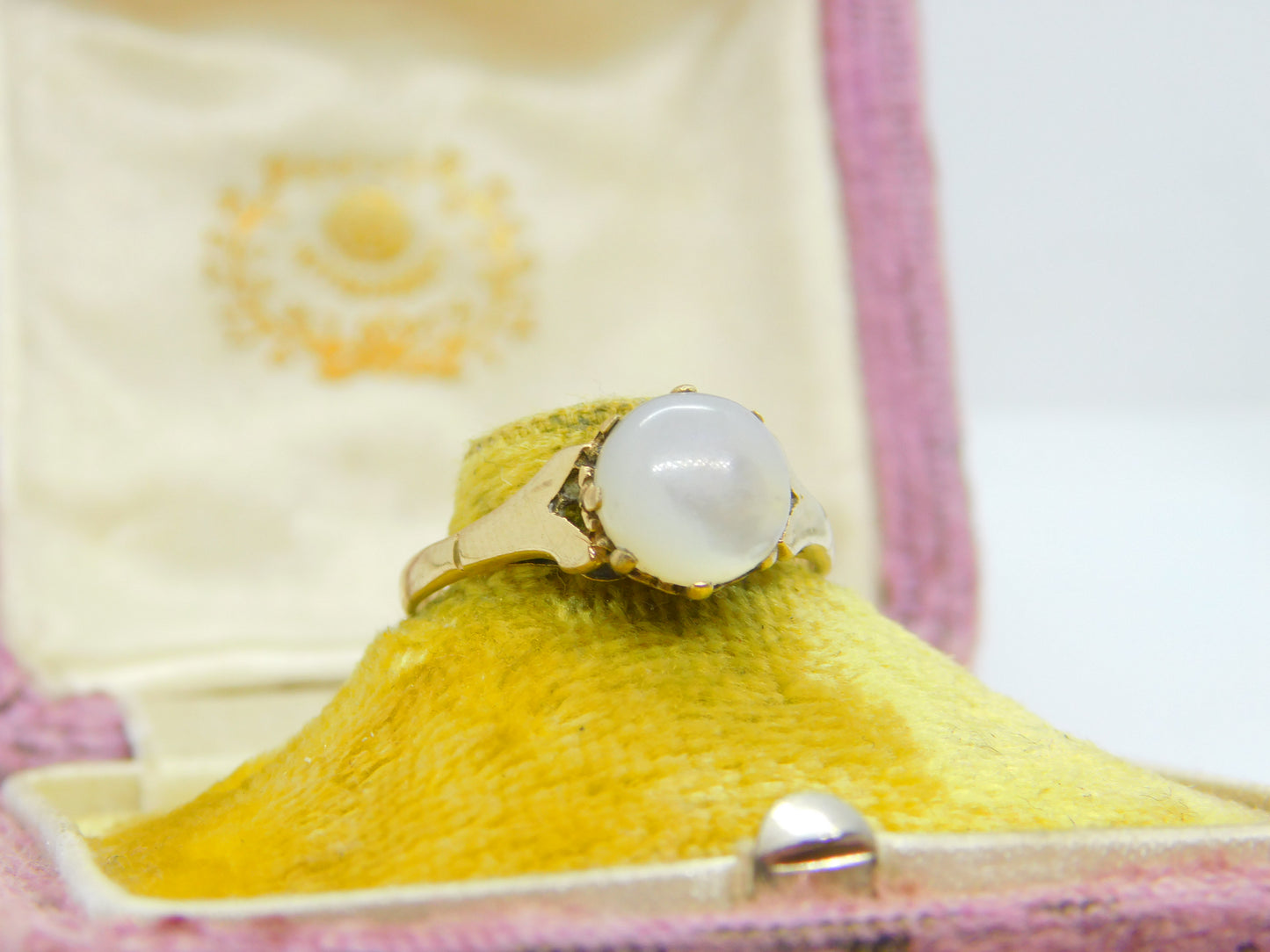 9ct Yellow Gold & Cabochon Moonstone Set Band Ring 1979 Birmingham Vintage