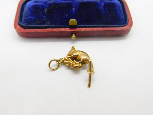 Harvest Mouse on Wheat Sheaf 9ct Gold English Charm Pendant Vintage 1973 Birmingham