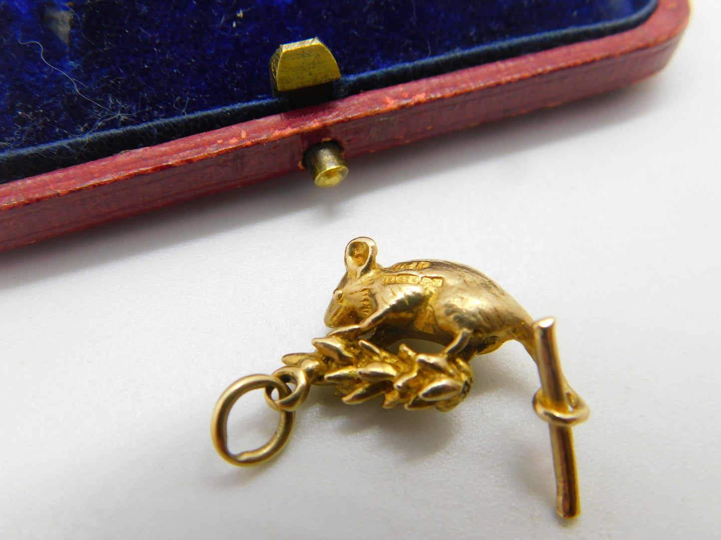 Harvest Mouse on Wheat Sheaf 9ct Gold English Charm Pendant Vintage 1973 Birmingham