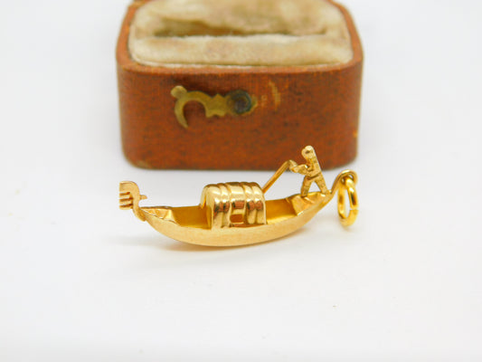 Italian 18ct Yellow Gold Venetian Gondolier Charm Pendant Vintage c1990