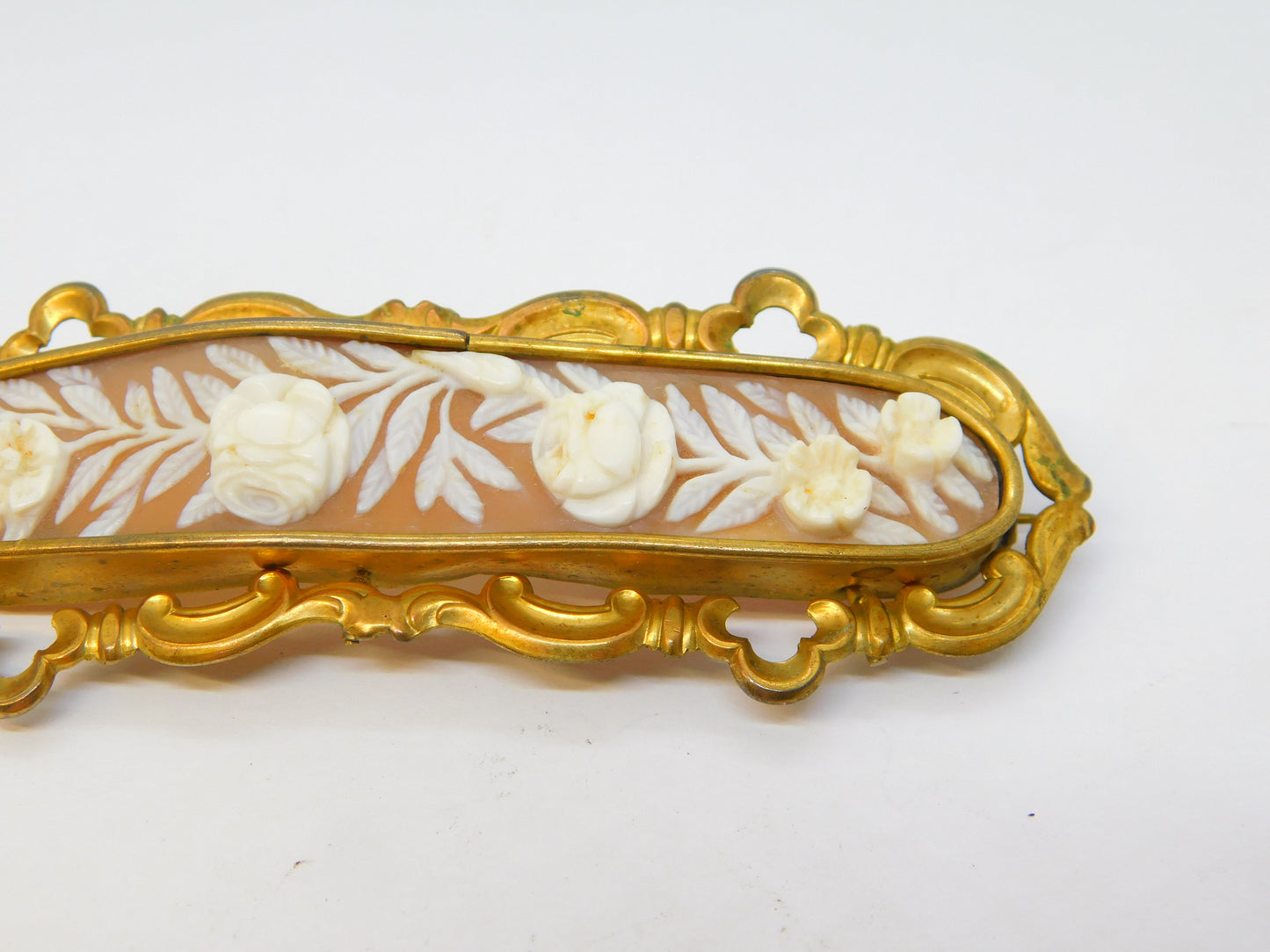 Victorian Large Rolled Gold Carved Floral Sweetheart Cameo Brooch Antique c1850