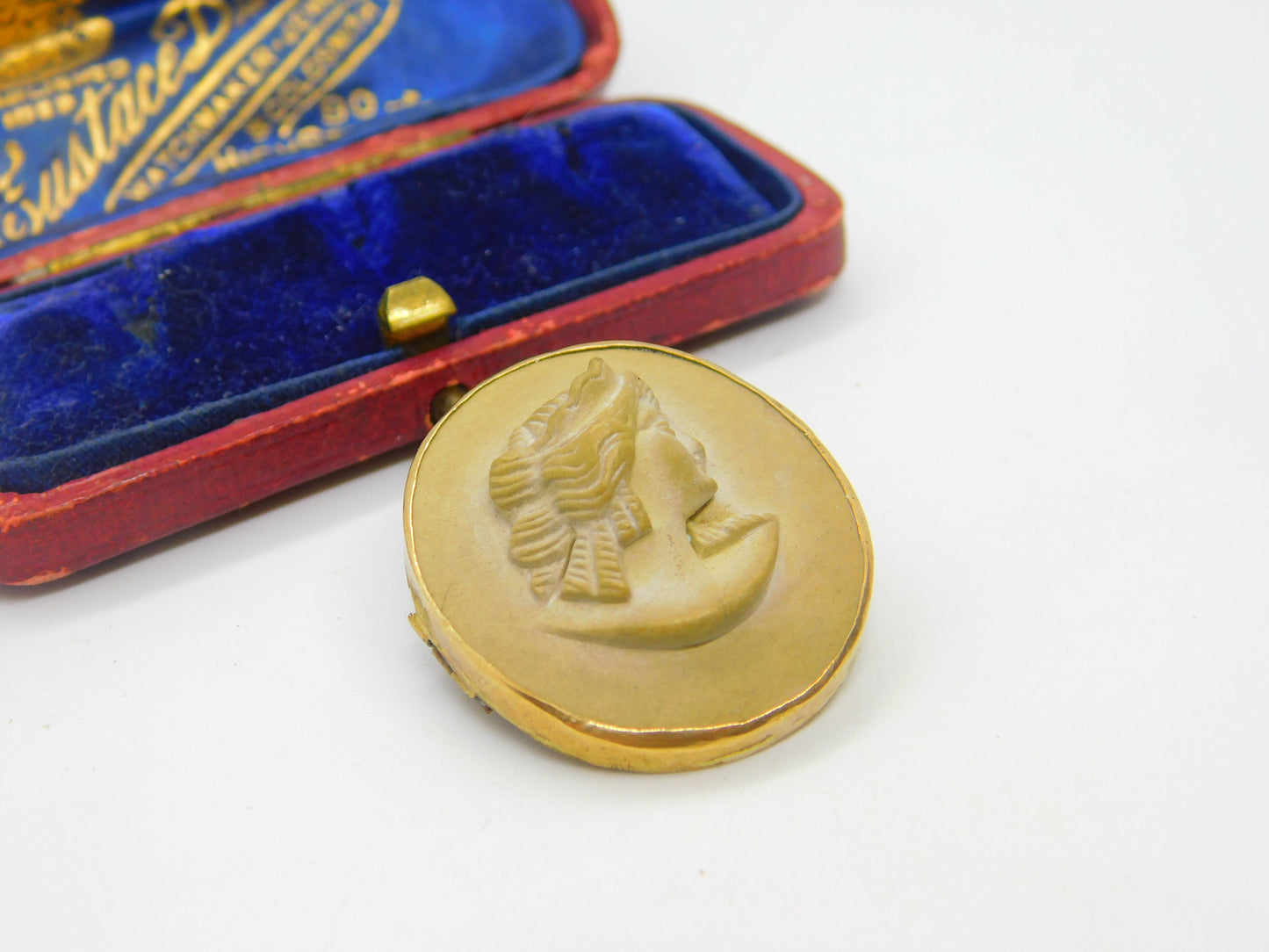 Grand Tour 9ct Yellow Gold Set Carved Lava High Relief Cameo Brooch c1820