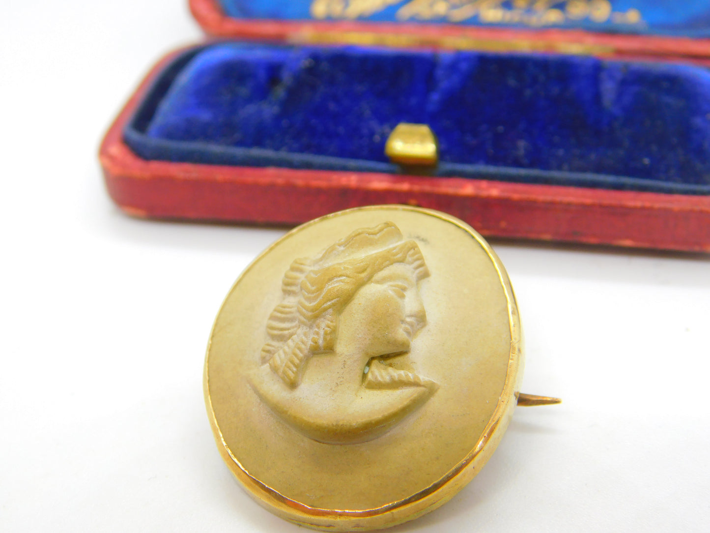 Grand Tour 9ct Yellow Gold Set Carved Lava High Relief Cameo Brooch c1820