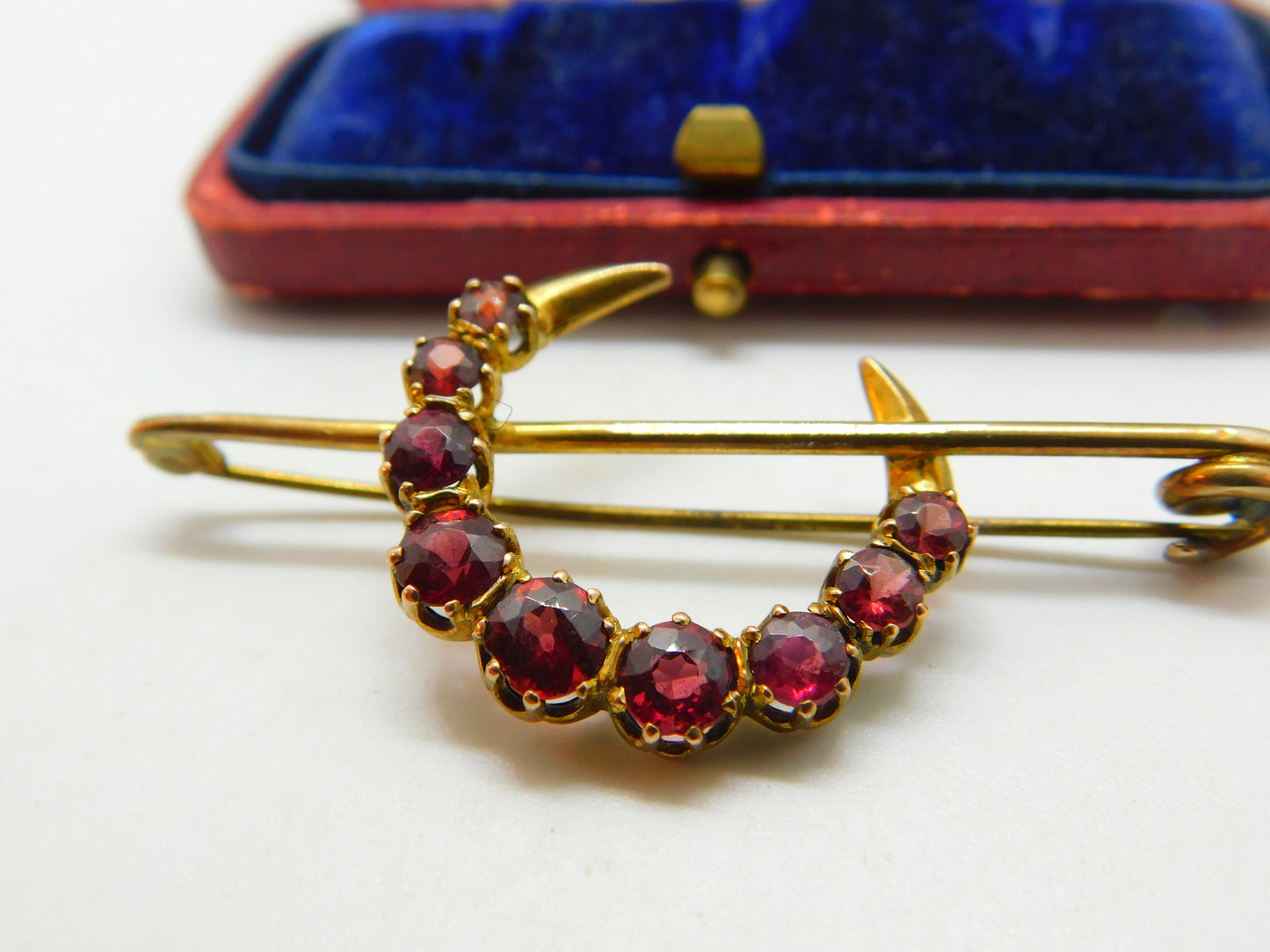 Victorian 15ct Yellow Gold & Garnet Set Crescent Moon Brooch Antique c1880