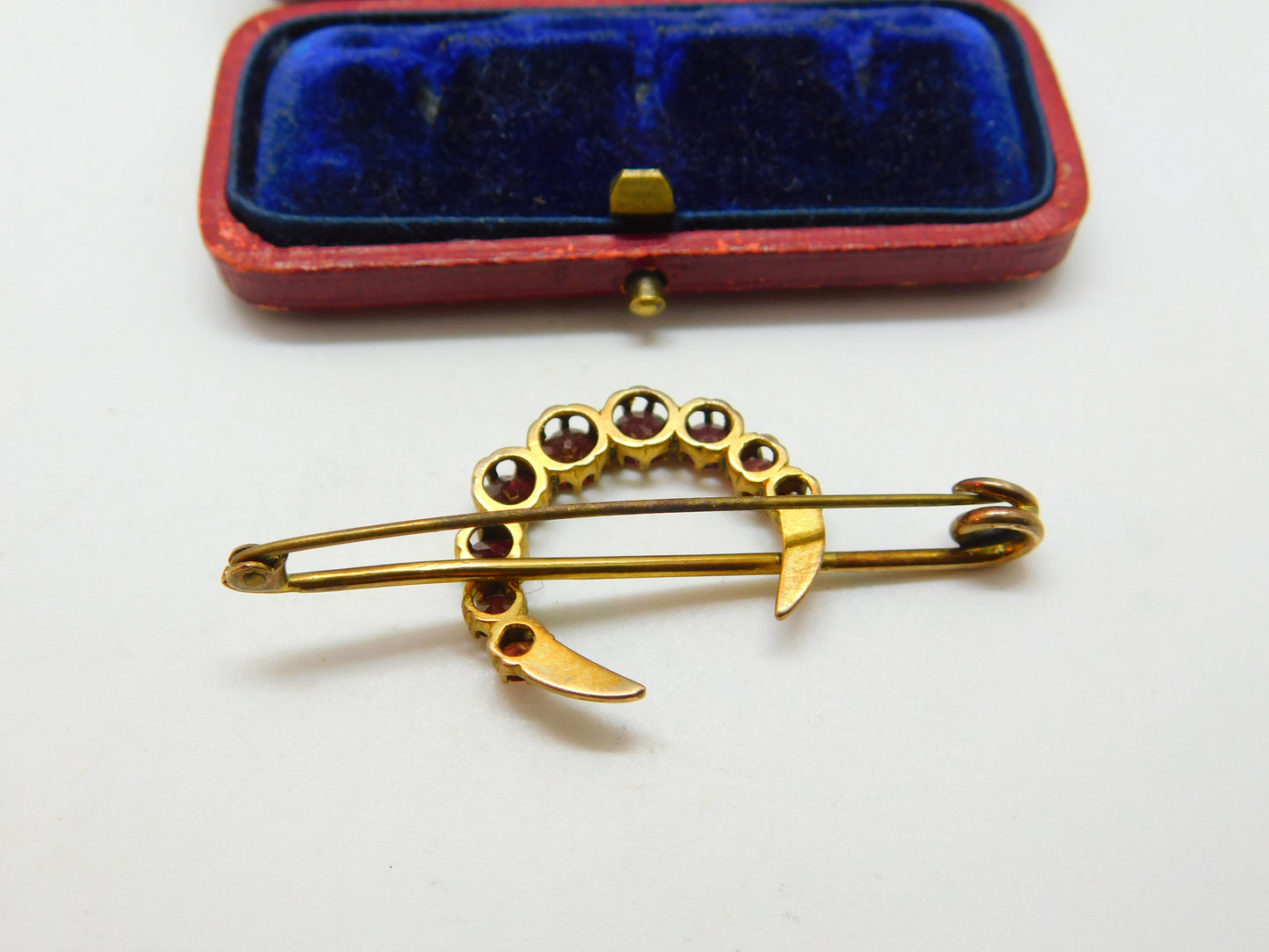 Victorian 15ct Yellow Gold & Garnet Set Crescent Moon Brooch Antique c1880