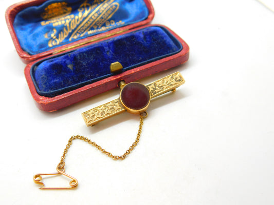 Victorian 15ct Yellow Gold, Ivy Leaf & Carnelian Sweetheart Brooch Antique c1890