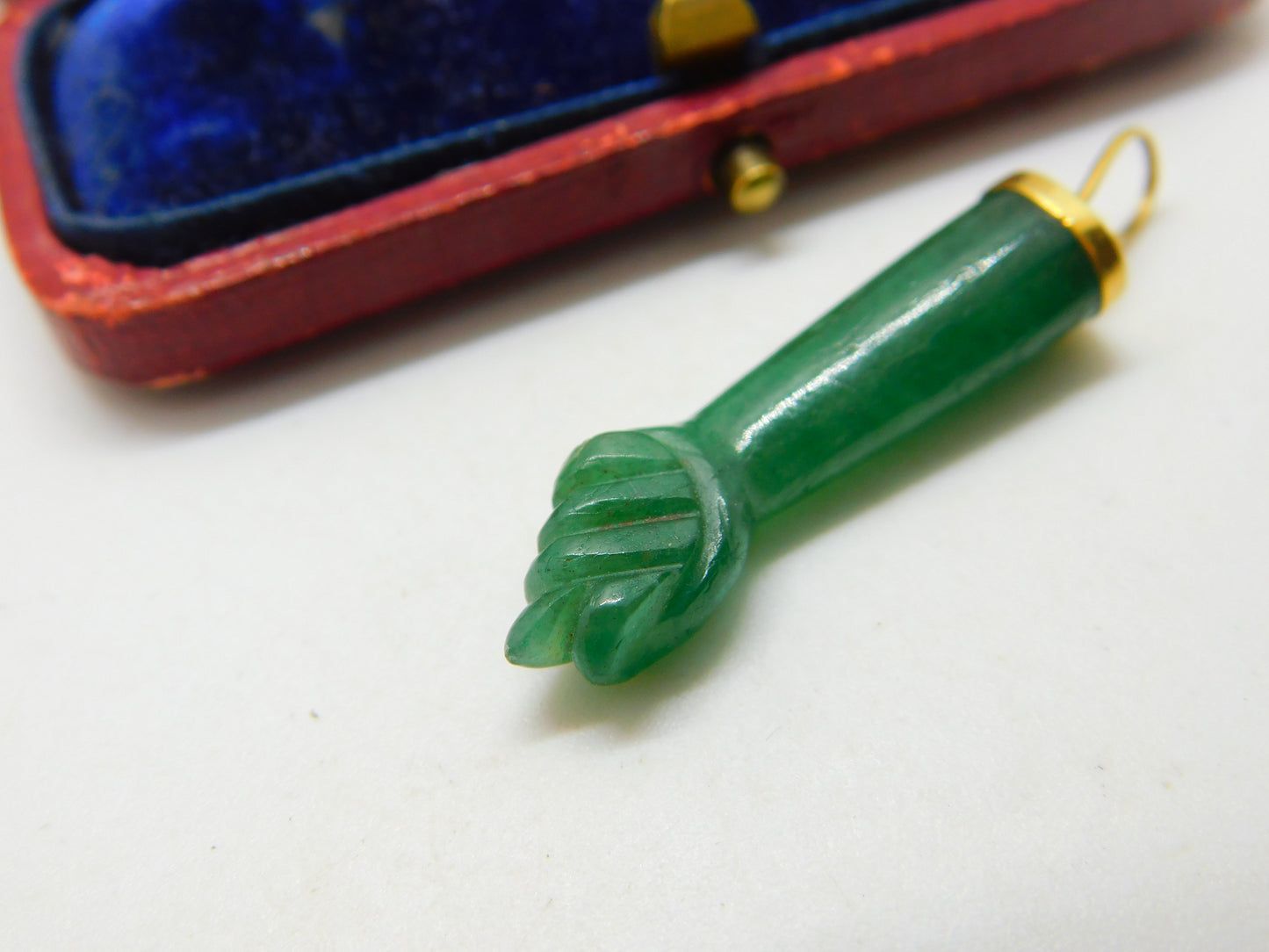 18ct Gold & Carved Jade Hardstone Figa Hand Pendant Antique c1940 Deco