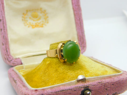 9ct Yellow Gold & Cabochon Green Jade Signet Ring Antique c1940 Art Deco