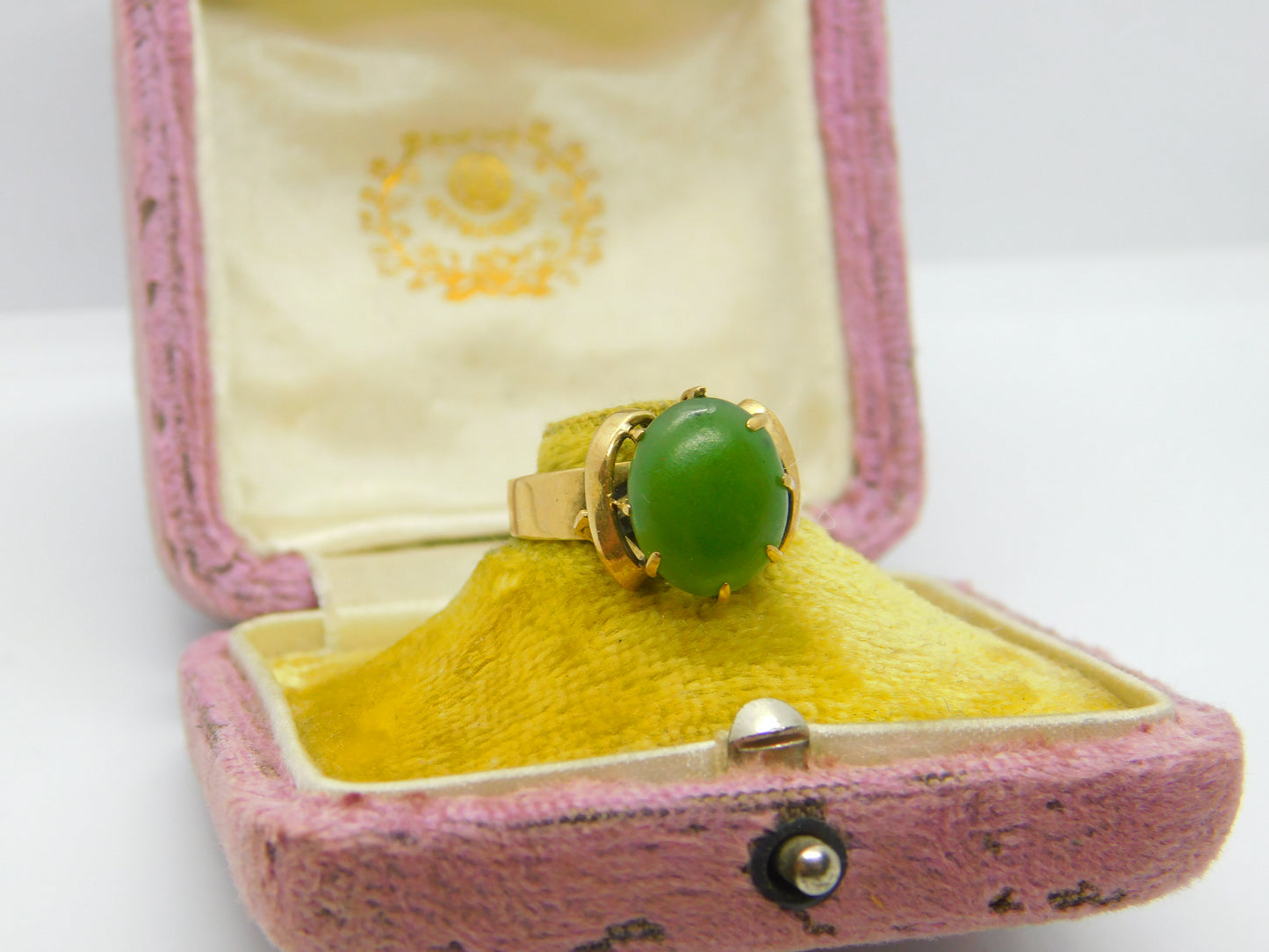 9ct Yellow Gold & Cabochon Green Jade Signet Ring Antique c1940 Art Deco