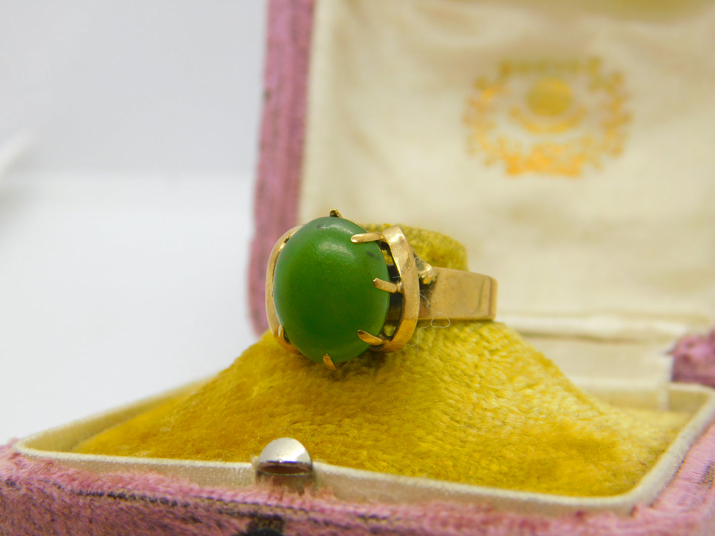 9ct Yellow Gold & Cabochon Green Jade Signet Ring Antique c1940 Art Deco