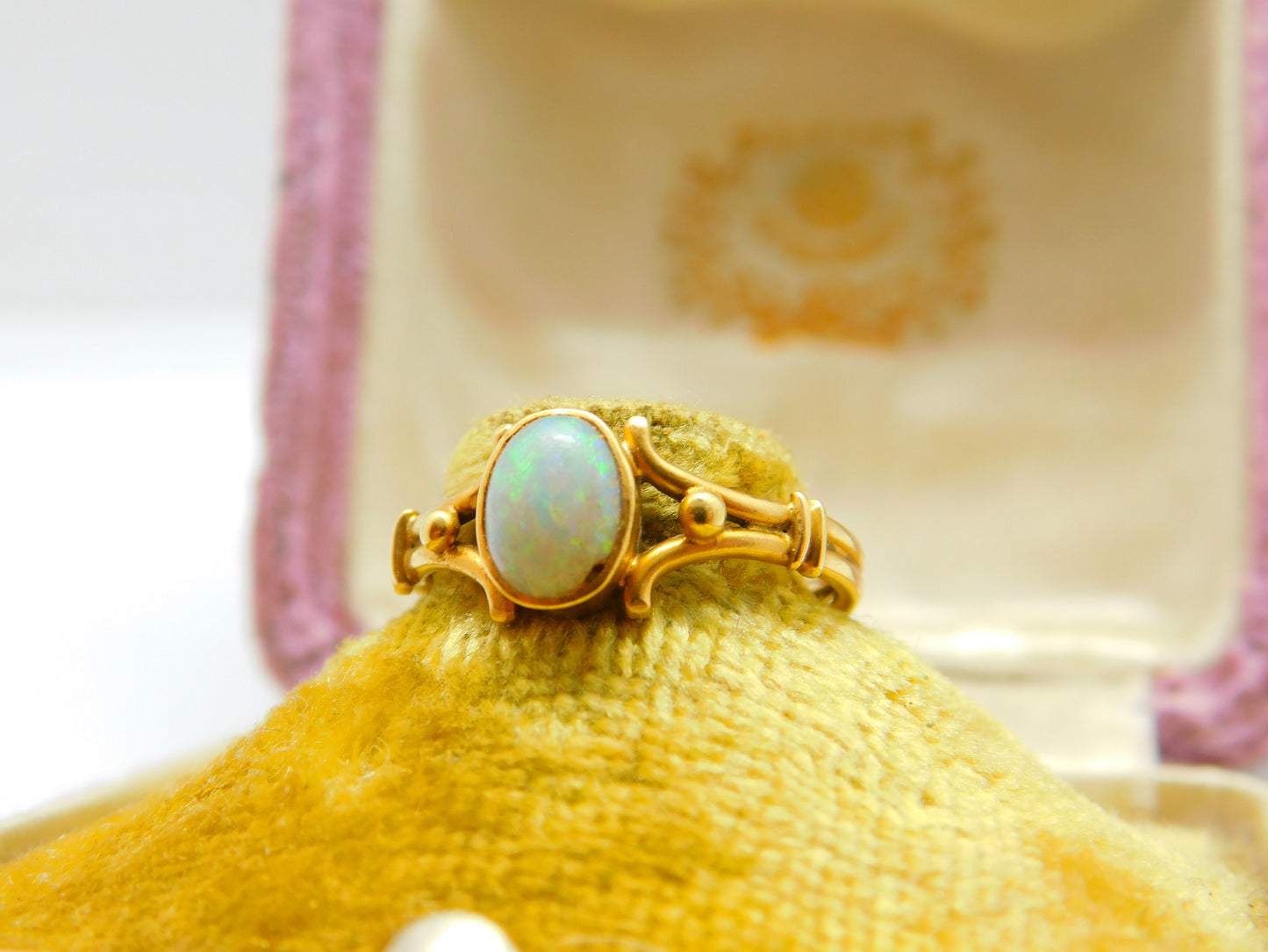 Victorian 18ct Yellow Gold & Cabochon Fire Opal Band Ring Antique c1890