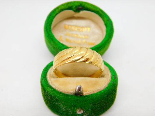 18ct Yellow Gold Modernist Wave Pattern Band Ring Vintage c1980 Size S 1/2 UK
