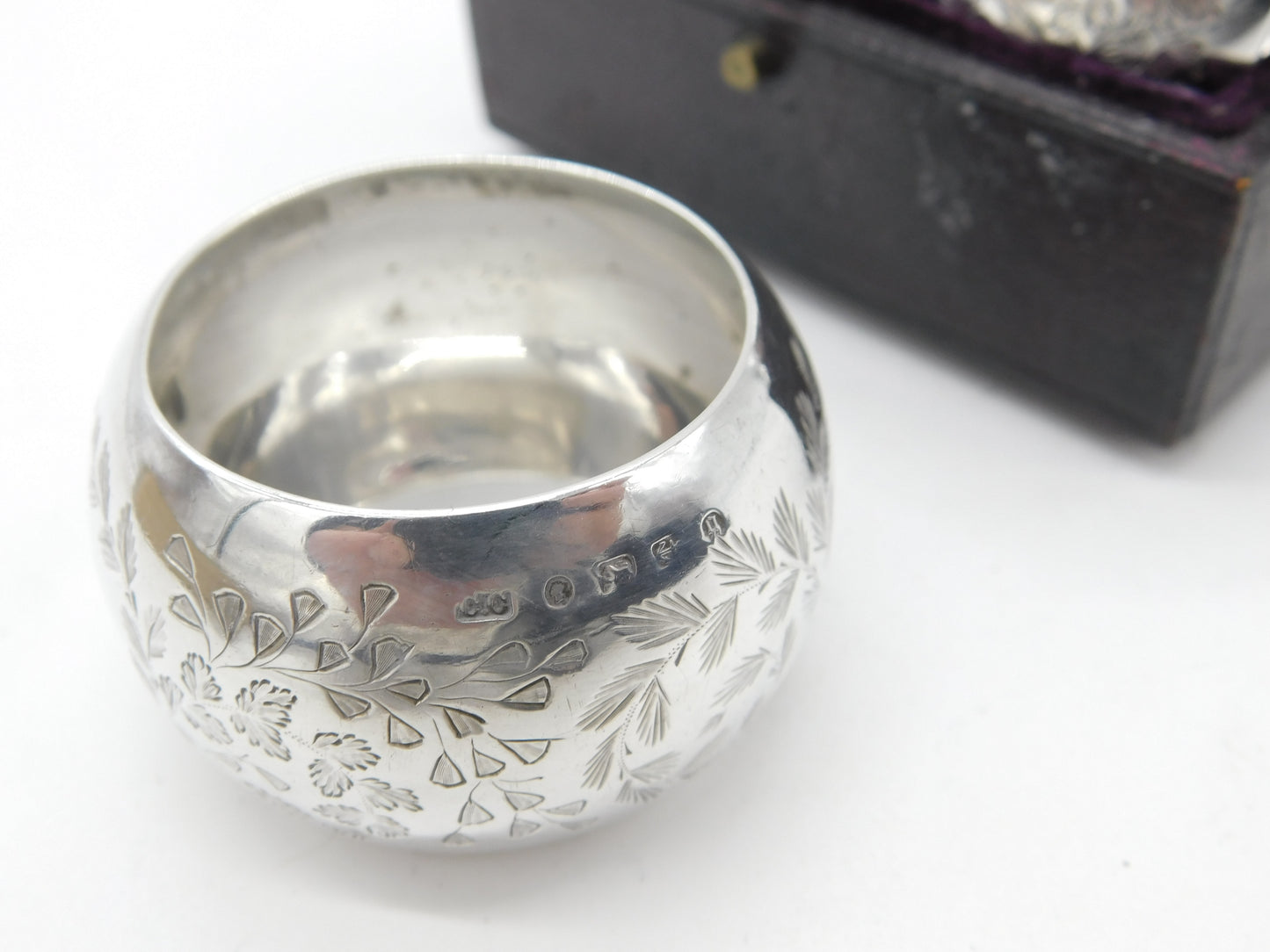 Boxed Pair of Victorian Sterling Silver Floral Napkin Rings 1881 Birmingham