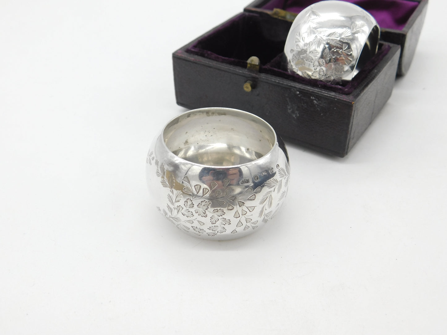 Boxed Pair of Victorian Sterling Silver Floral Napkin Rings 1881 Birmingham