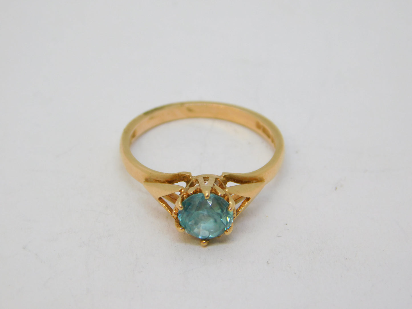 9ct Yellow Gold & Blue Topaz Set Solitaire Ring Vintage 1969 London