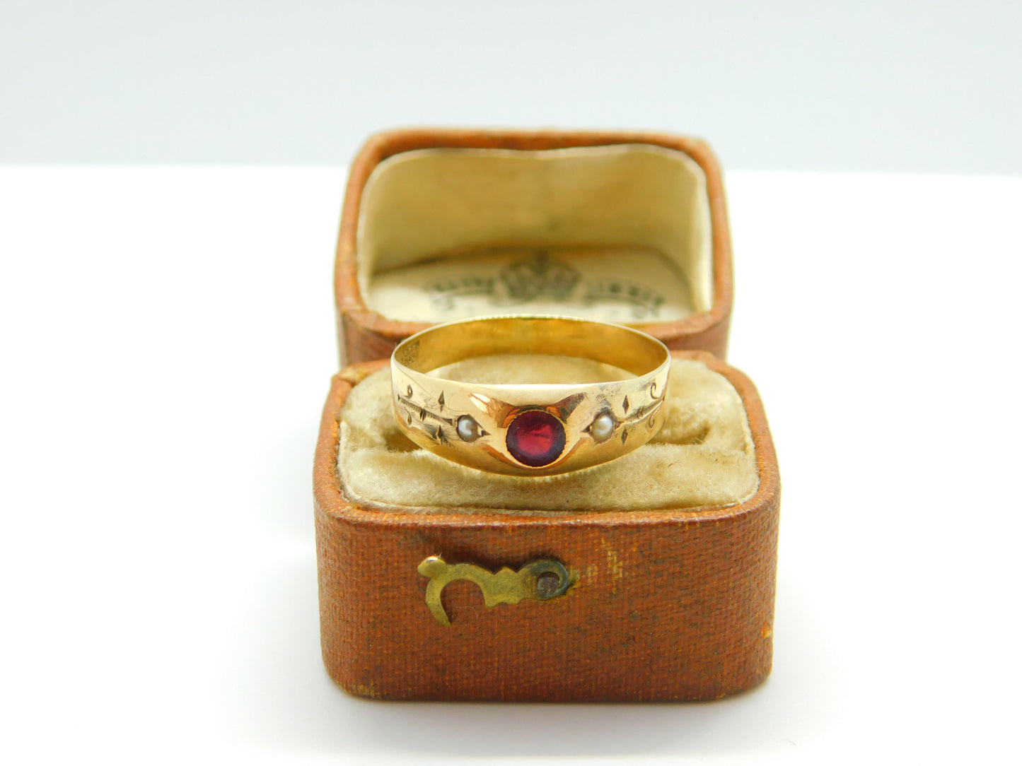 19th Century 8ct .333 Gold, Garnet & Seed Pearl Band Ring c1860 Antique Austrian