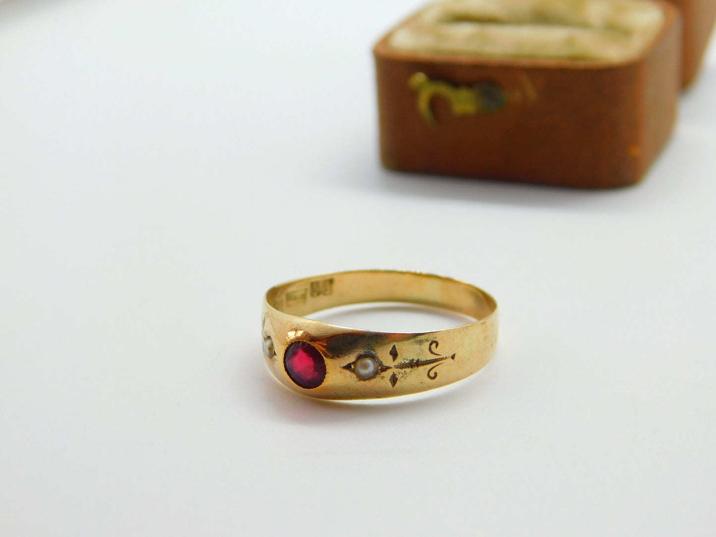 19th Century 8ct .333 Gold, Garnet & Seed Pearl Band Ring c1860 Antique Austrian