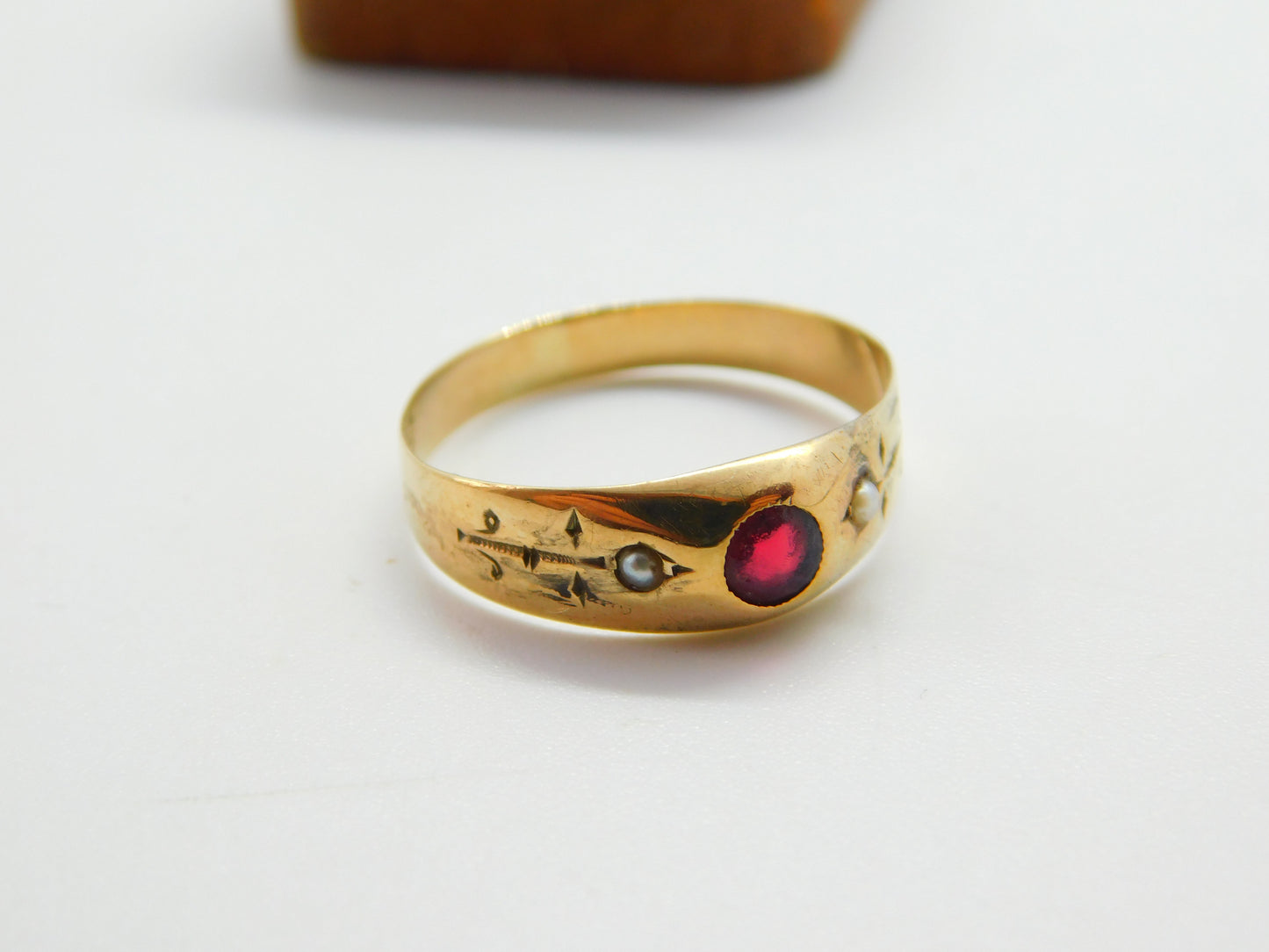 19th Century 8ct .333 Gold, Garnet & Seed Pearl Band Ring c1860 Antique Austrian