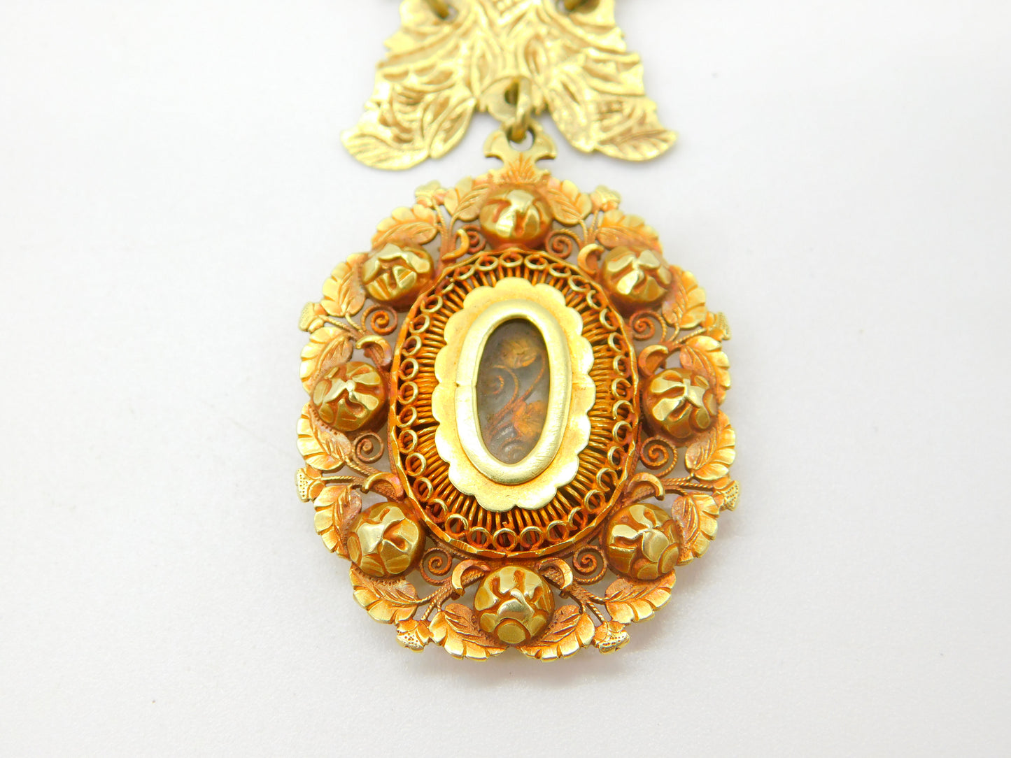 18th Century Spanish Colonial Philippines 18ct Yellow Gold Tamborin Reliquary Necklace c1750