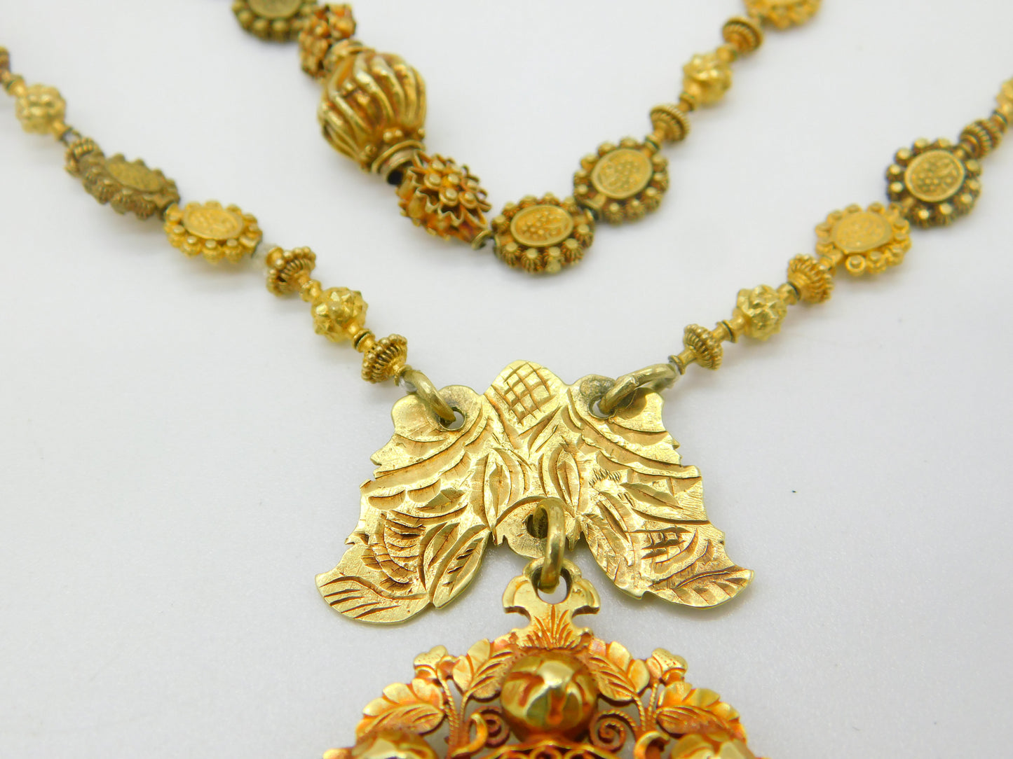 18th Century Spanish Colonial Philippines 18ct Yellow Gold Tamborin Reliquary Necklace c1750