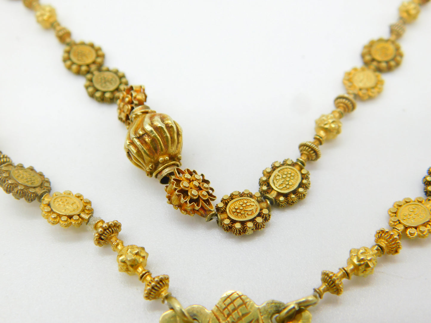 18th Century Spanish Colonial Philippines 18ct Yellow Gold Tamborin Reliquary Necklace c1750