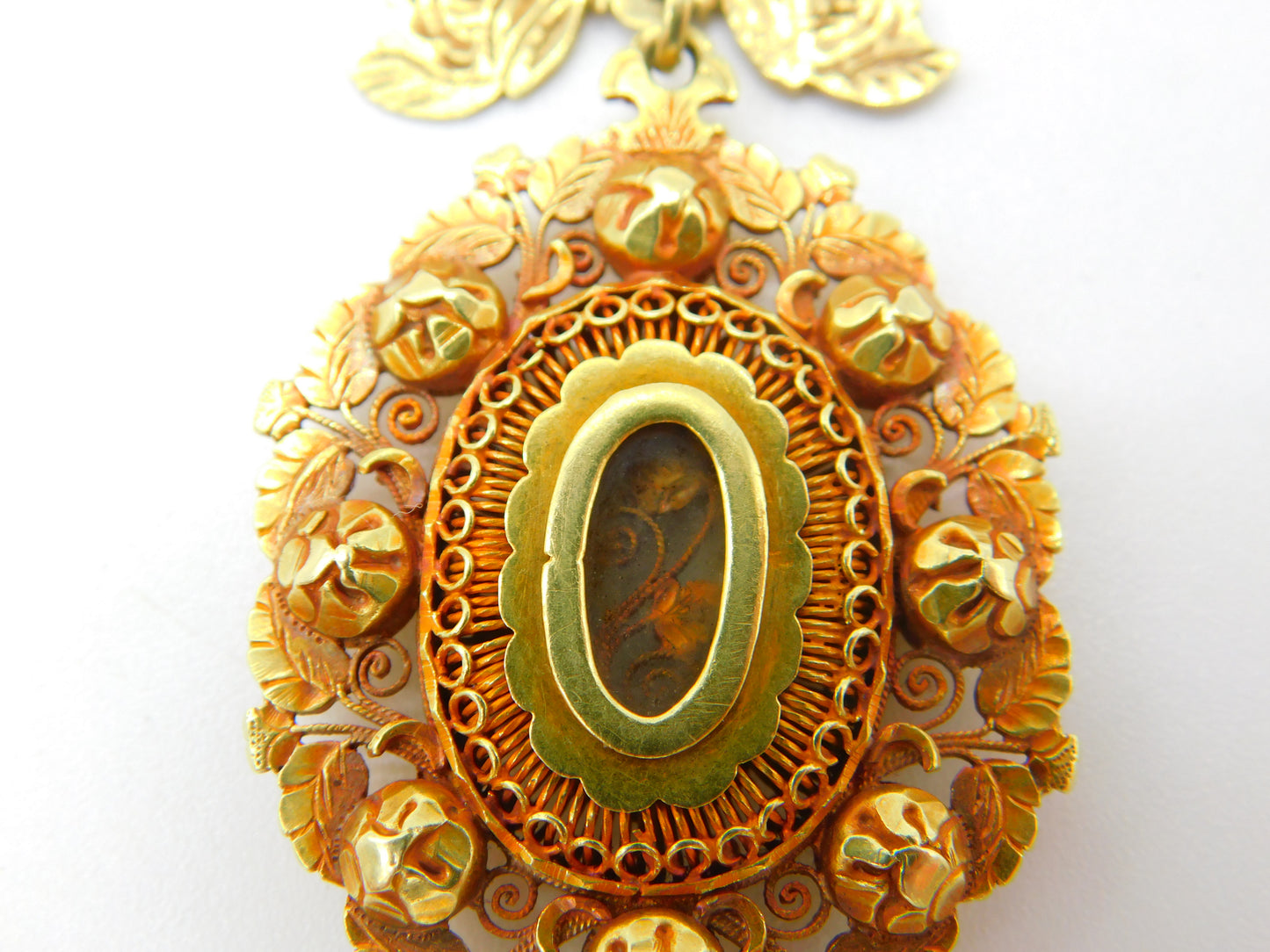 18th Century Spanish Colonial Philippines 18ct Yellow Gold Tamborin Reliquary Necklace c1750